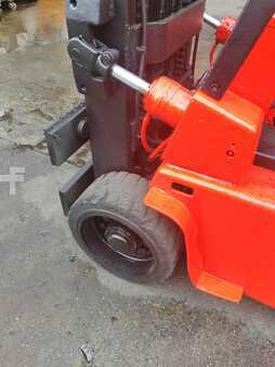 Kompaktní VZV - Clark C 500 70 Q (14)
