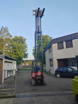 Treibgasstapler 2000  Nissan CPJ02A30PV (14)