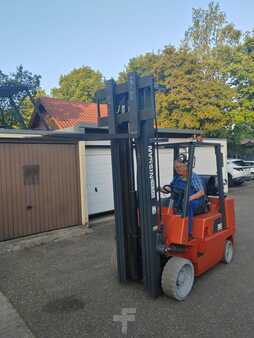 Treibgasstapler 2000  Nissan CPJ02A30PV (15)