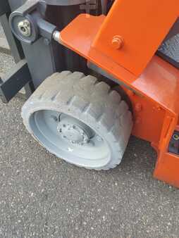 Treibgasstapler 2000  Nissan CPJ02A30PV (21)