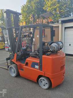 Treibgasstapler 2000  Nissan CPJ02A30PV (23)