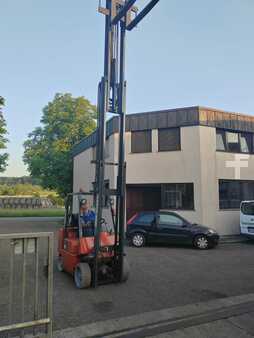 Treibgasstapler 2000  Nissan CPJ02A30PV (27)