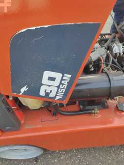 Treibgasstapler 2000  Nissan CPJ02A30PV (7)