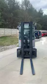 Gázüzemű targoncák 2016  Still RX70-30T 4.7m/ camera/ 4v (12)