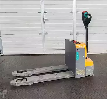 Porta-paletes elétrico 2021  Jungheinrich EJE M13 2021y (5pc in stock) (1)