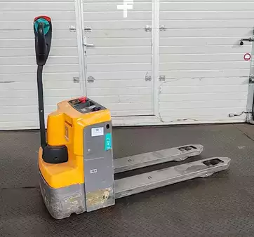Porta-paletes elétrico 2021  Jungheinrich EJE M13 2021y (5pc in stock) (2)