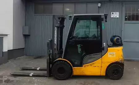 Gas gaffeltruck 2016  Jungheinrich TFG 430s 4.7m/ 3t /4 ventil (2)