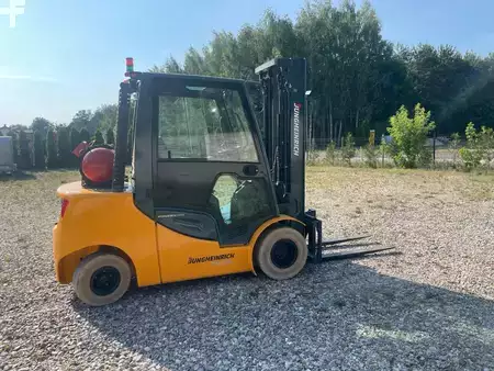 Treibgasstapler 2015  Jungheinrich TFG435S (2)