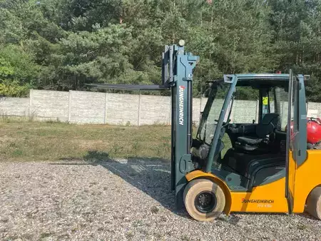 Treibgasstapler 2015  Jungheinrich TFG435S (6)