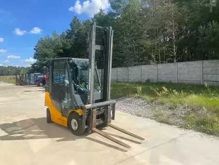 Dieselový VZV 2015  Jungheinrich DFG 425s 6190mh/ 4.5m/ 2.5t (1)