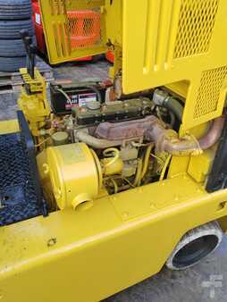 Kompaktstapler - CAT Lift Trucks T 80 D /Triplex 4.3m (15)