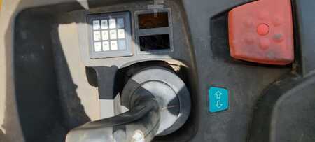 Låglyftare sittande förare 2017  Jungheinrich ESE220 2400mm (9)