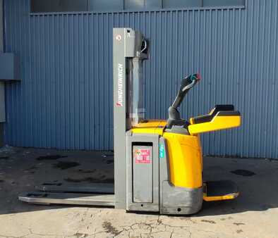 Hochhubwagen 2018  Jungheinrich ERC 216z / 2018y/ initiallift/ 7761h (1)