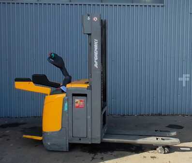 Hochhubwagen 2018  Jungheinrich ERC 216z / 2018y/ initiallift/ 7761h (5)