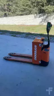 Transpalettes électriques 2018  Doosan LEDH20 M (1)