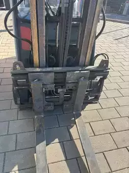 Carrelli elevatori diesel 2011  Linde H18D (7)