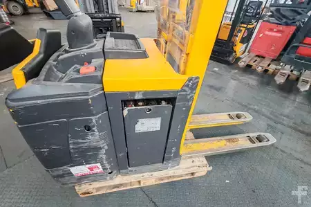 Wózki z platformą operatora - Jungheinrich ERD 120 defect (2)