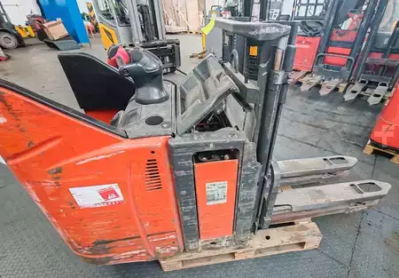 Magasemelésű béka 2007  Linde L12 battery problem (1)