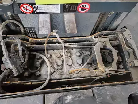 Magasemelésű béka - Linde L12 battery problem (4)