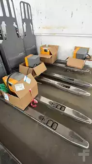 Horizontal Order Pickers 2021  Jungheinrich ECE 225 Li-on 4pc available (4)