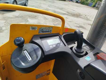 Stoccatori uomo seduto 2018  Jungheinrich ESC214z initial lift (10)