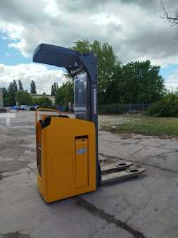 Stoccatori uomo seduto 2018  Jungheinrich ESC214z initial lift (5)