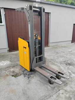 Wózek wysokiego podnoszenia z fotelem 2018  Jungheinrich ESC214z initial lift (3)