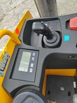 Gerbeurs à conducteur porté assis 2018  Jungheinrich ESC214z initial lift (11)