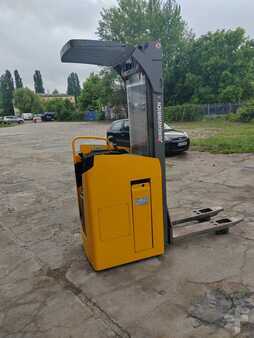 Gerbeurs à conducteur porté assis 2018  Jungheinrich ESC214z initial lift (2)