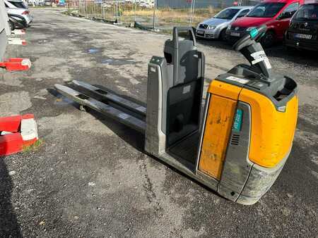 Electric Pallet Trucks 2017  Jungheinrich ECE 225 2400mm (1)