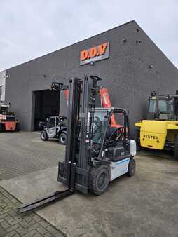 Dieselstapler 2019  Unicarriers YG1D2A30Q (1)