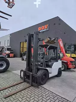 Chariots élévateurs GPL 2012  Unicarriers GX 45 (1)