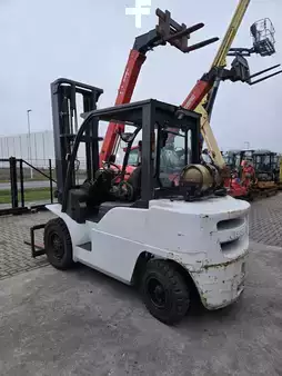 Chariots élévateurs GPL 2012  Unicarriers GX 45 (4)