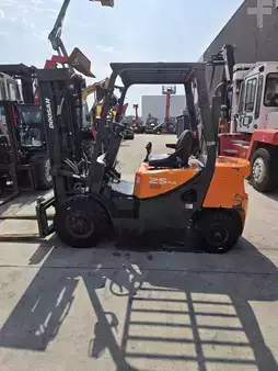 Chariots élévateurs diesel 2019  Doosan D25GP (3)