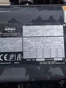 Chariots élévateurs diesel 2019  Doosan D30GP (2)