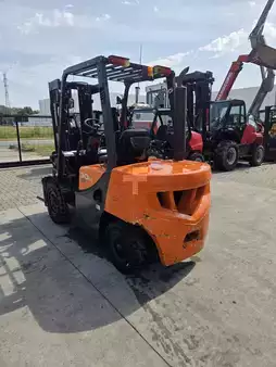 Chariots élévateurs diesel 2019  Doosan D30GP (4)