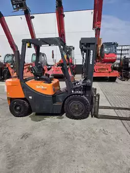Chariots élévateurs diesel 2019  Doosan D30GP (6)