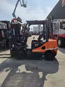 Chariots élévateurs diesel 2016  Doosan D33S-5 (3)