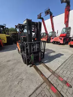 Chariots élévateurs diesel 2016  Doosan D33S-5 (6)