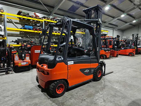 Sähkö - 4 pyör 2016  Linde E30L E30L (1)