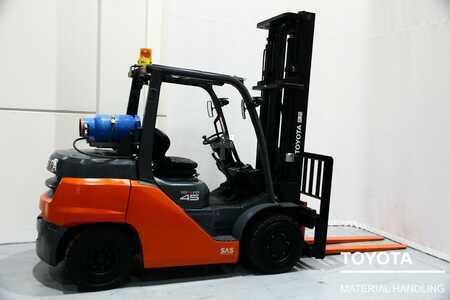 Gas truck 2016  Toyota 8FG40N (2)