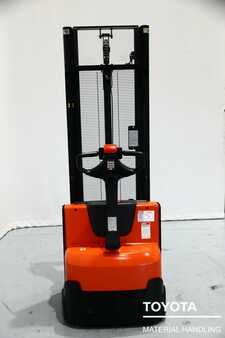 Pallet Stackers 2017  Toyota SWE120 (3)