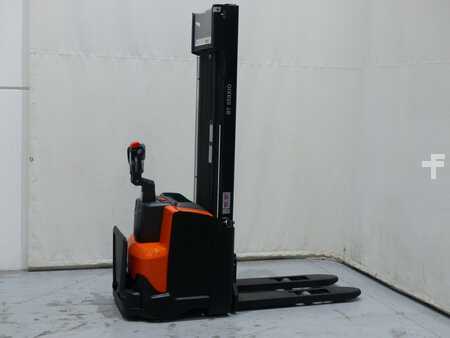Pallet Stackers 2019  Toyota SWE120 (2)
