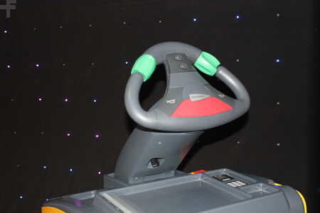 Chariots tracteurs 2012  Jungheinrich EZS 130 (SO905) (2)