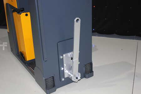 Chariots tracteurs 2012  Jungheinrich EZS 130 (SO905) (3)