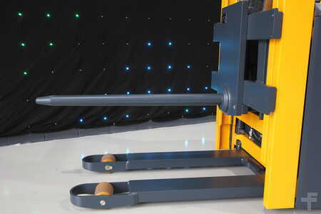 Pallestabler 2013  Jungheinrich EJC 214 290ZT mit Dorn / Sonderbau (EHH340) (3)