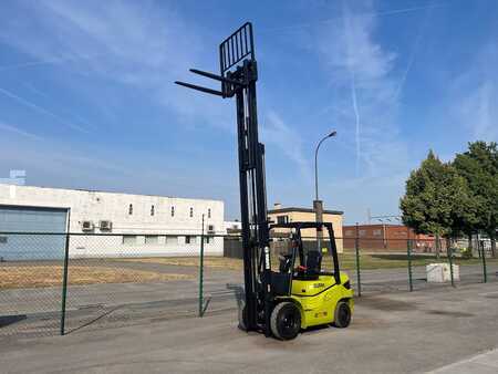 Carrello elevatore diesel 2023  Clark GTS25 (6)