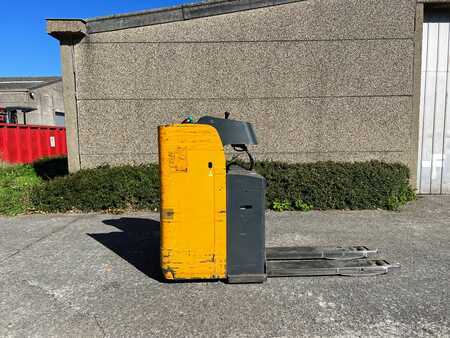 Electric Pallet Jacks 2006  Jungheinrich ESE120 (4)