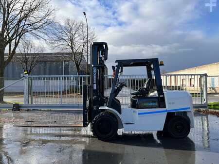 Carrello elevatore diesel 2019  Nissan D1F5F45U (1)