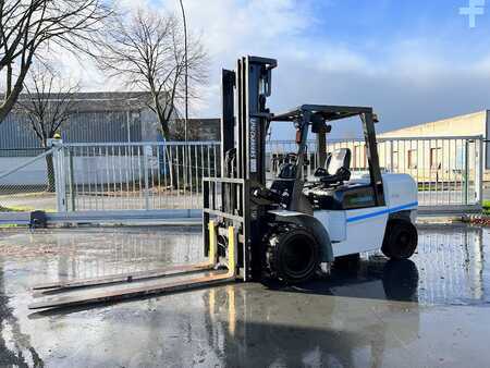 Chariot élévateur diesel 2019  Nissan D1F5F45U (4)